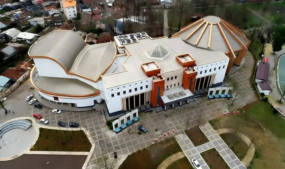 تالار مرکزی رشت ، محل برگزاری بیستودومین اجلاس سازندگان، توسعهگران و طراحان کشور